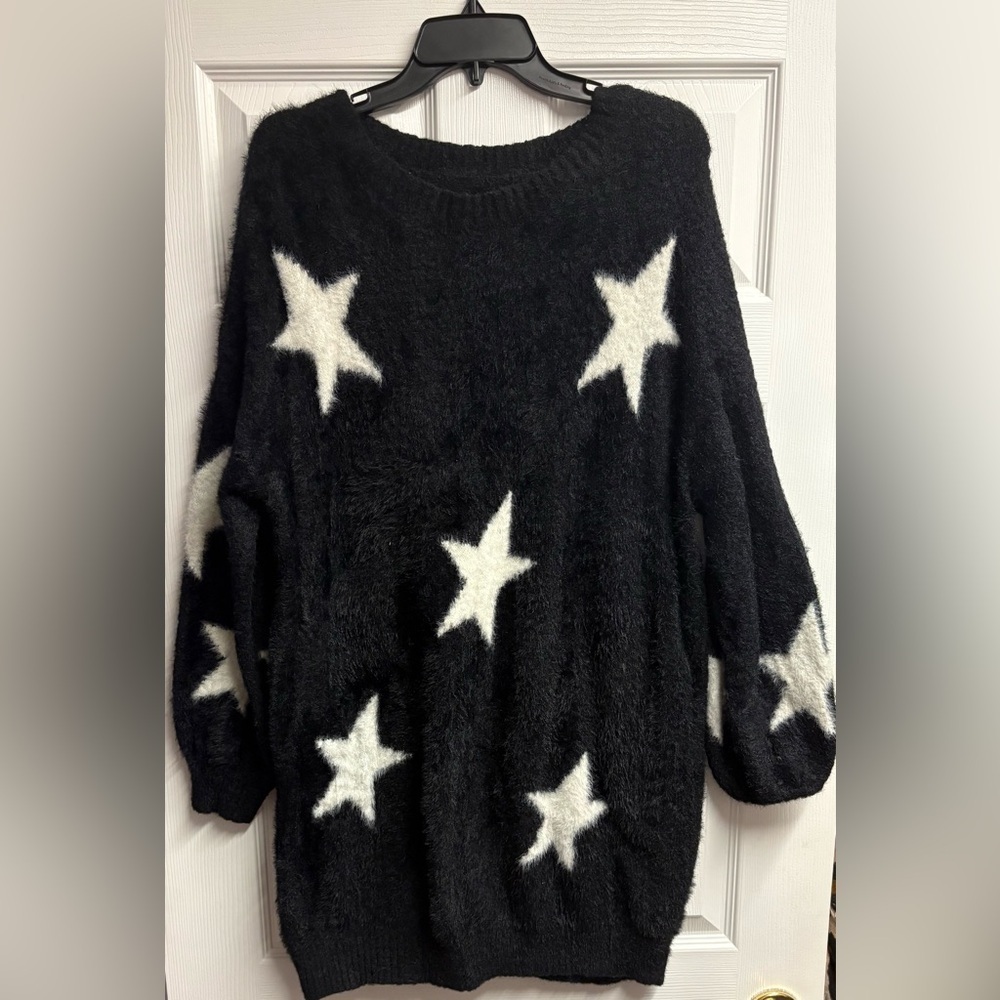Boutique Brand Fuzzy Black/White Oversized Star Tunic Sweater Size Large - Picture 2 of 3